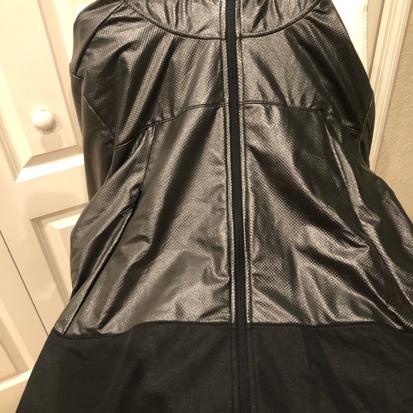 Under Armour ColdGear Windbreaker Rain Jacket - Picture 3 of 8